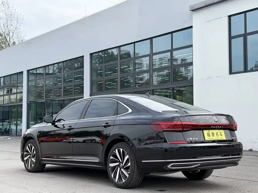 Volkswagen Passat — фото 8