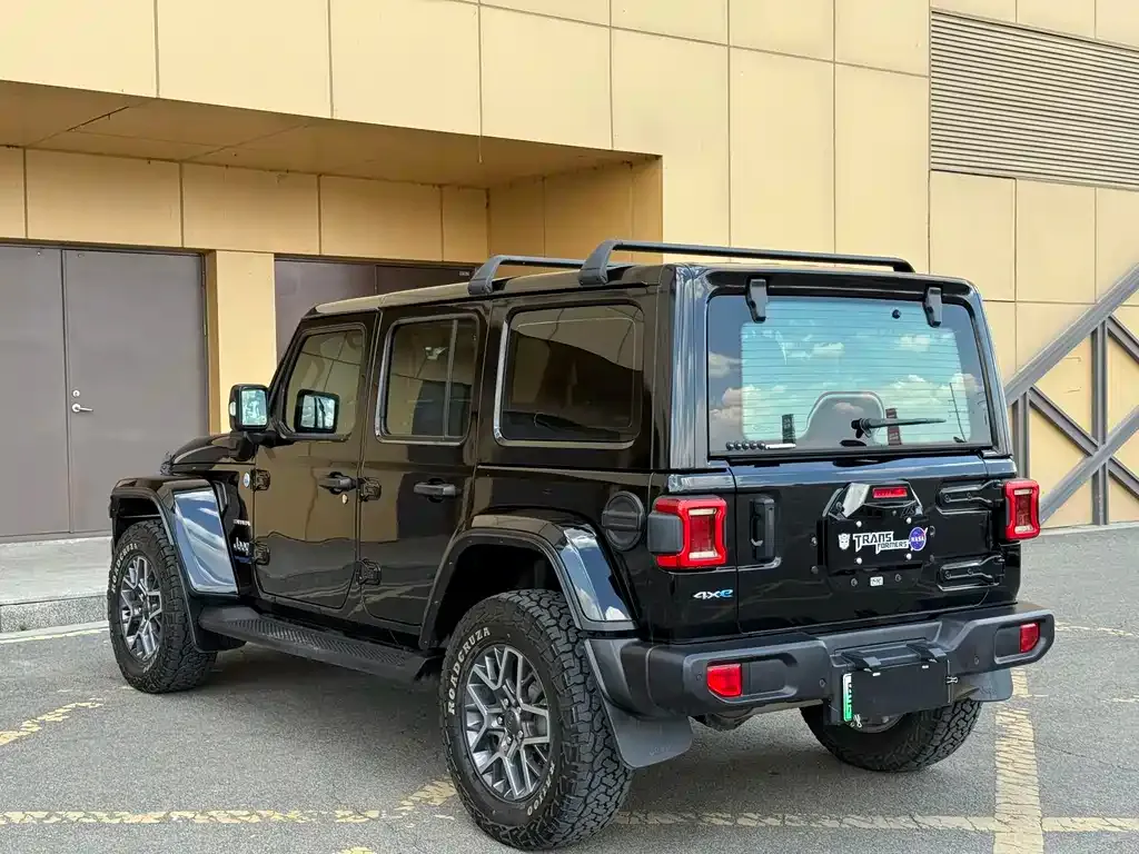 Jeep Wrangler PHEV — фото 9