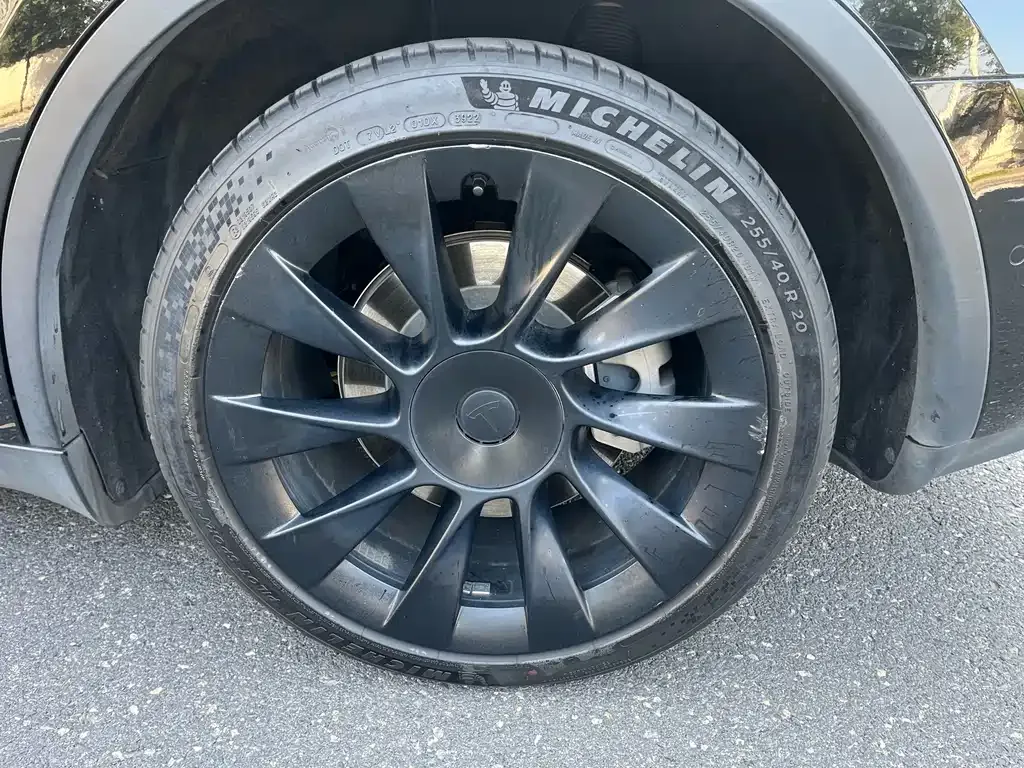 Tesla Model Y — фото 3