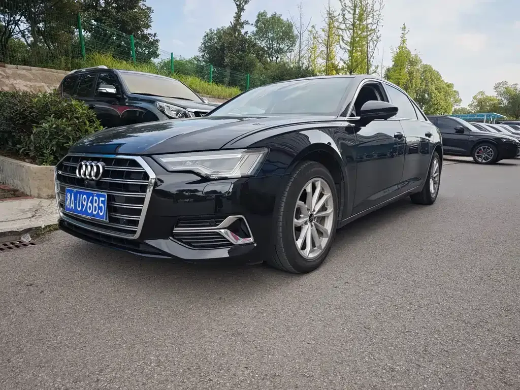 Audi A6L — фото 1