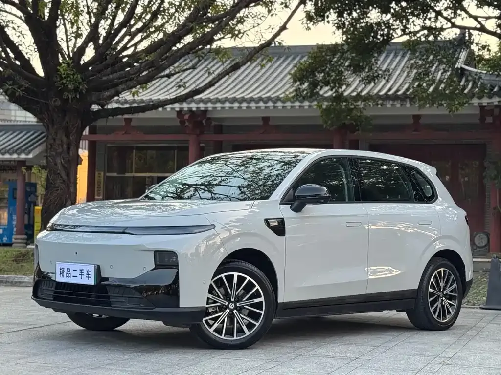 Leapmotor B10 — фото 1