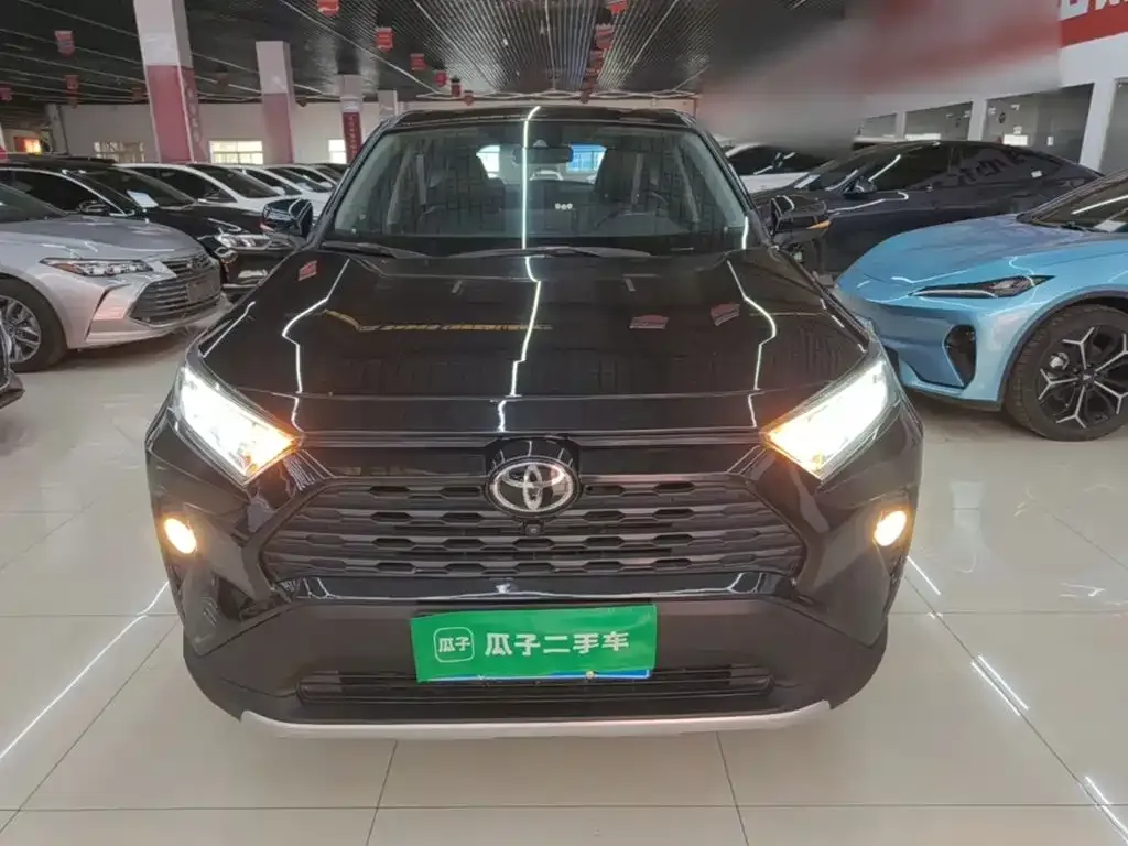 Toyota RAV4 — фото 9
