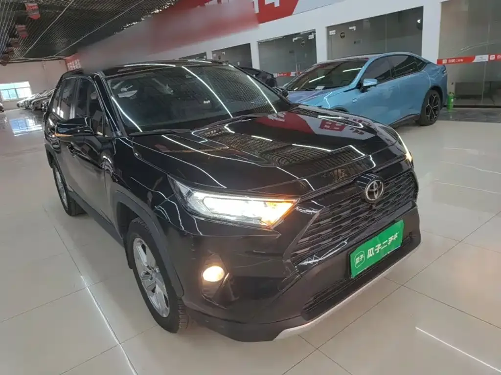 Toyota RAV4 — фото 4