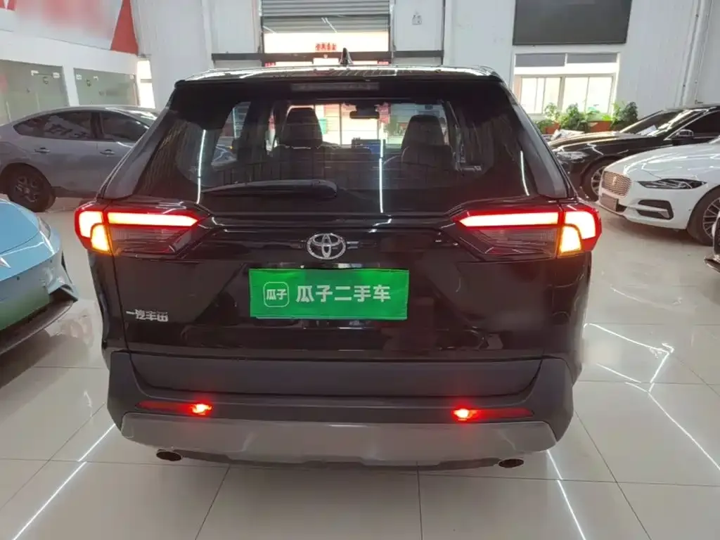 Toyota RAV4 — фото 3