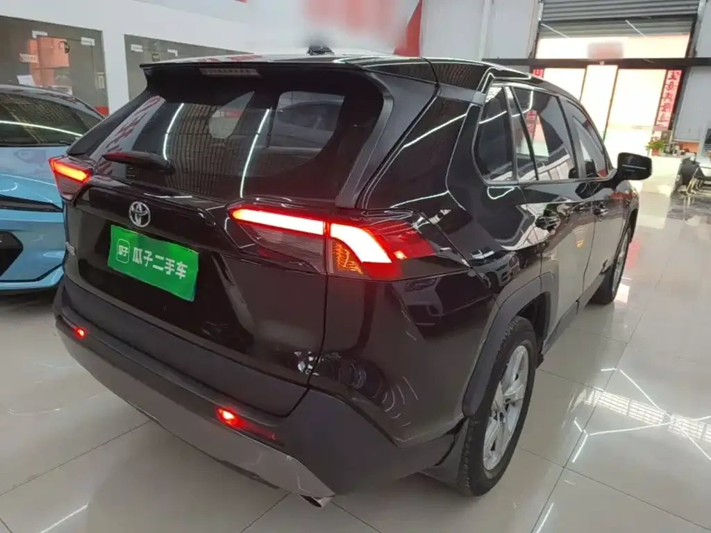 Toyota RAV4 — фото 10