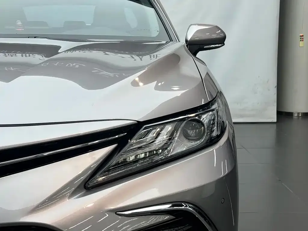 Toyota Camry — фото 4