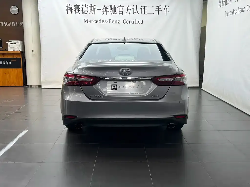 Toyota Camry — фото 3