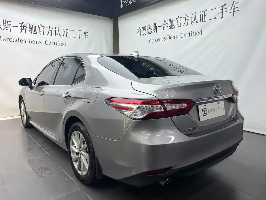 Toyota Camry — фото 6
