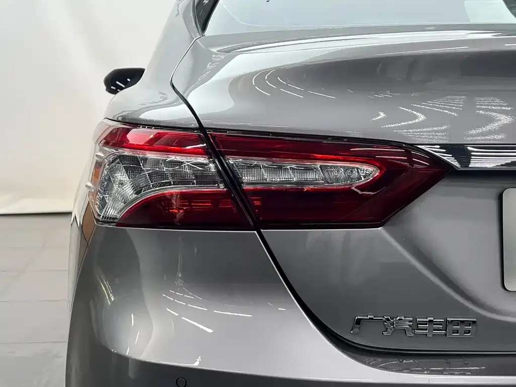 Toyota Camry — фото 7