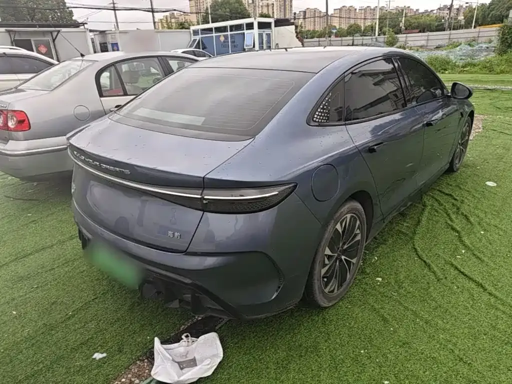 BYD Seal — фото 10