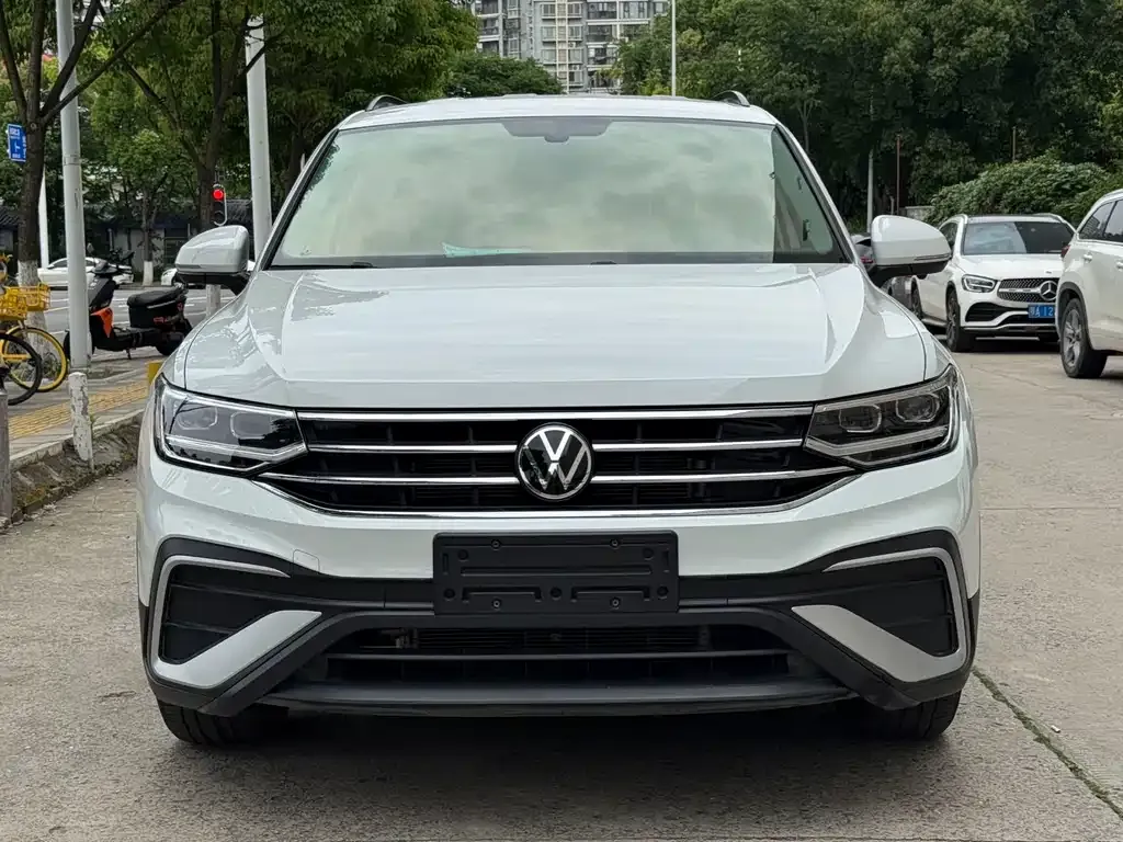 Volkswagen Tiguan L — фото 9