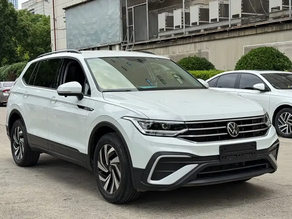 Volkswagen Tiguan L — фото 3