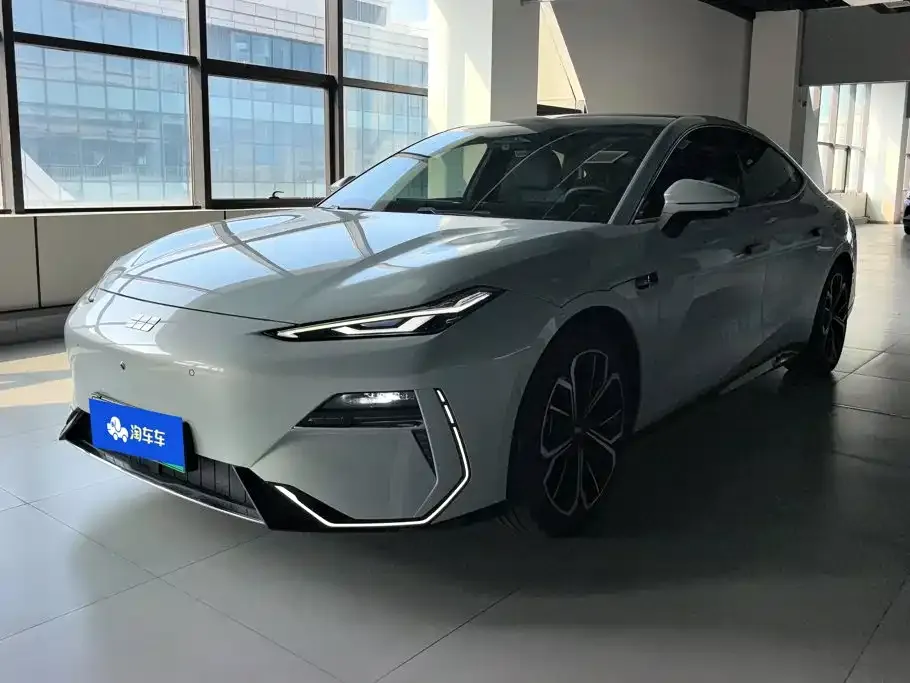 Geely Galaxy E8 — фото 1