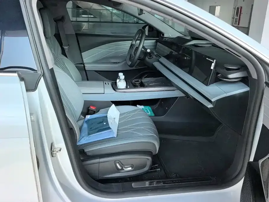 Geely Galaxy E8 — фото 3