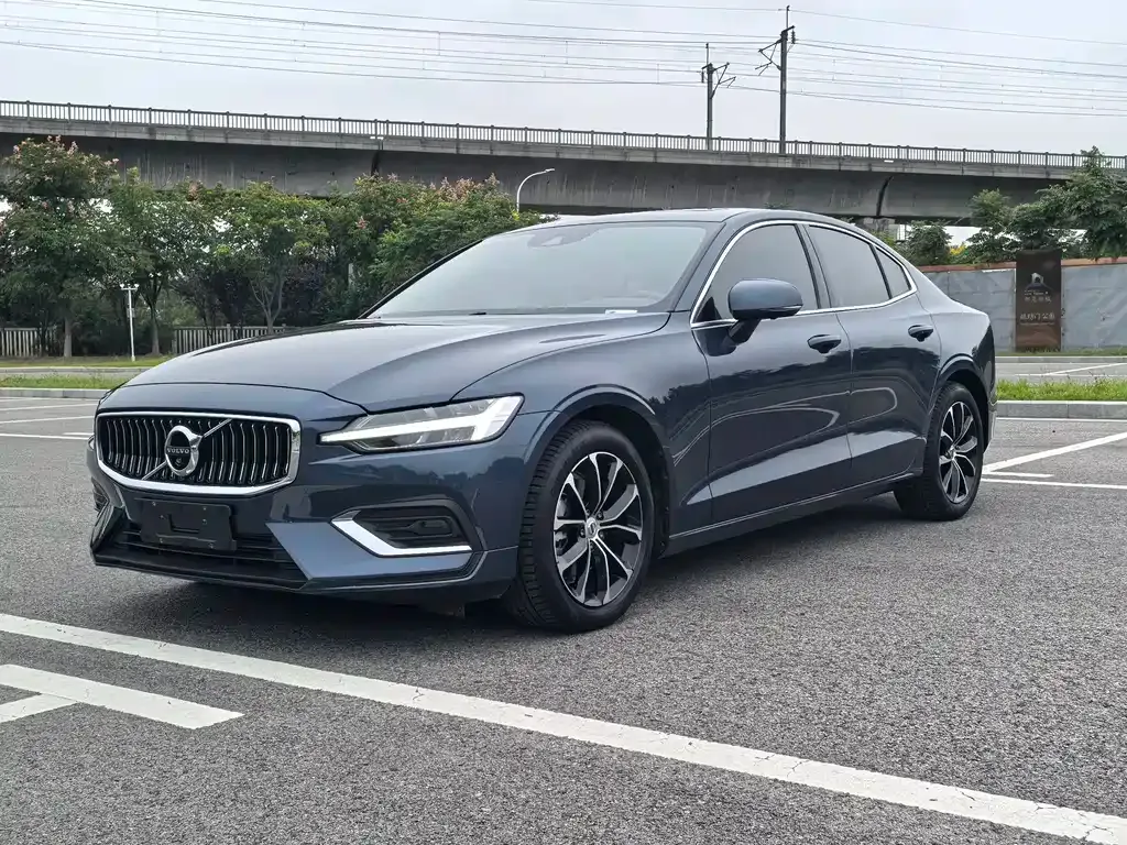 Volvo S60 — фото 1