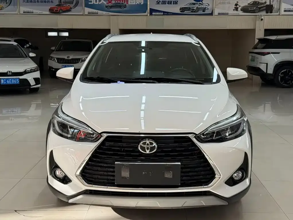 Toyota Yaris L — фото 5