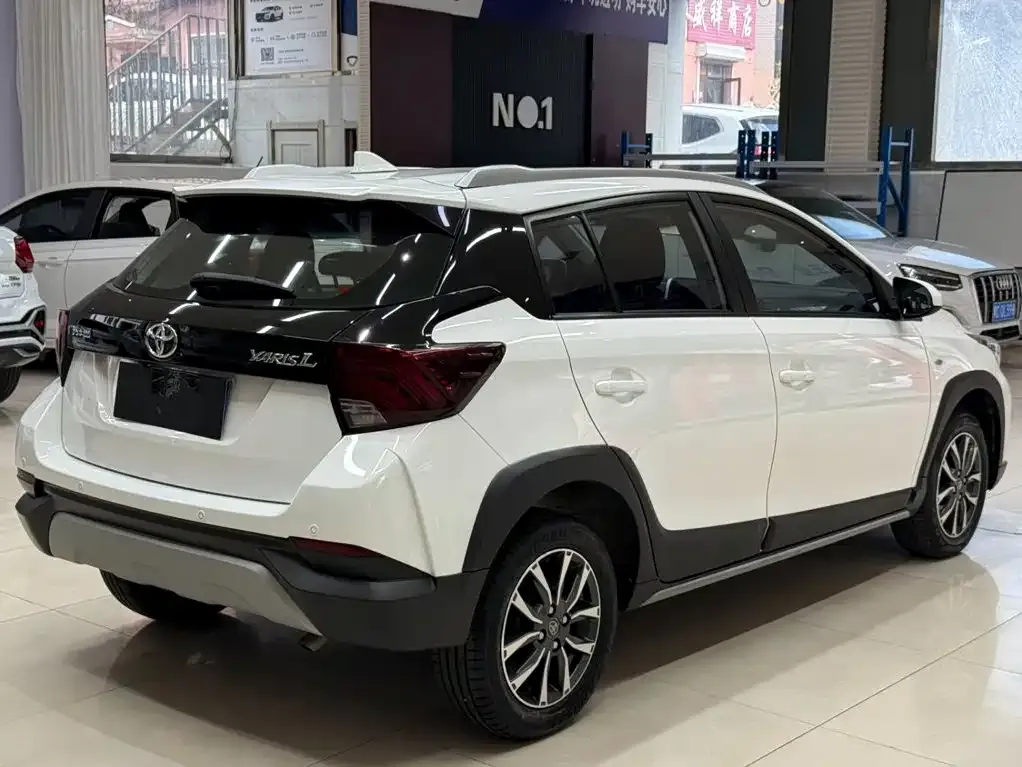 Toyota Yaris L — фото 4
