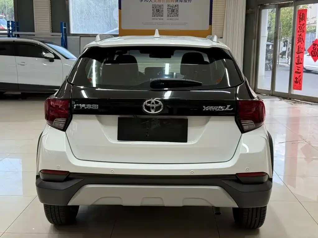 Toyota Yaris L — фото 9
