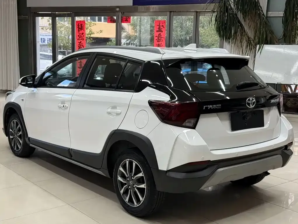 Toyota Yaris L — фото 10