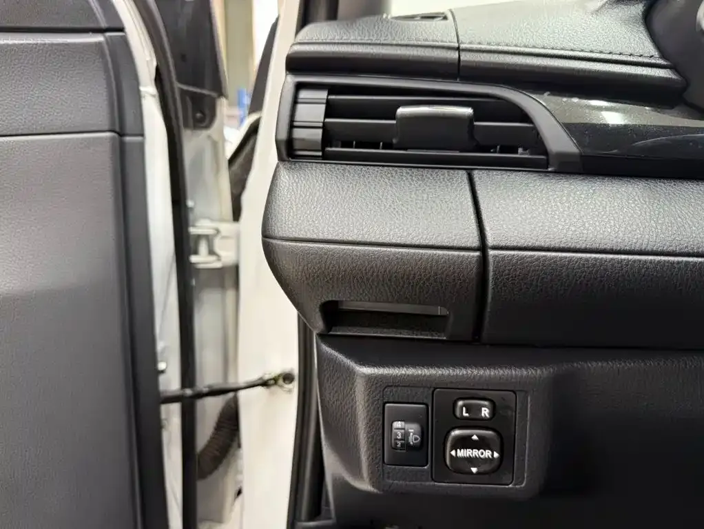 Toyota Yaris L — фото 2