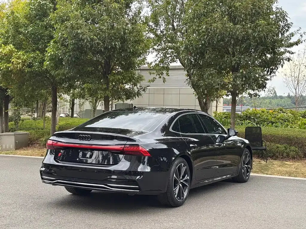 Audi A7L — фото 9