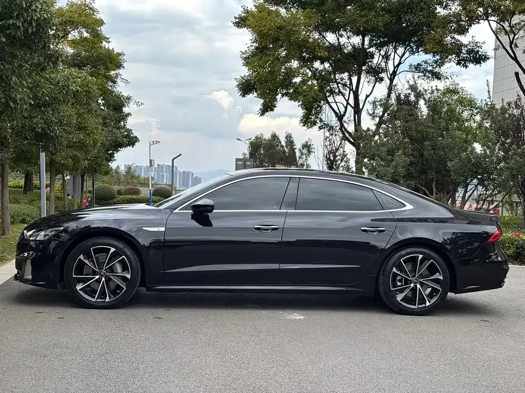 Audi A7L — фото 8