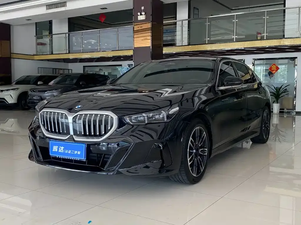 BMW 5 Series — фото 1