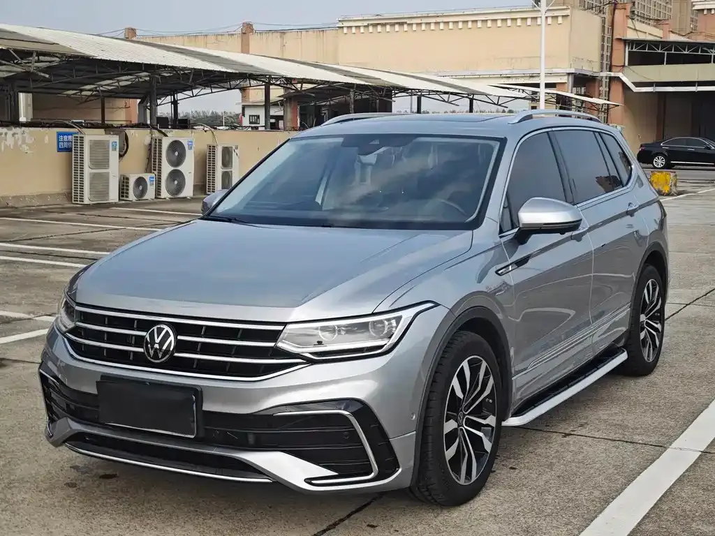 Volkswagen Tiguan L — фото 1