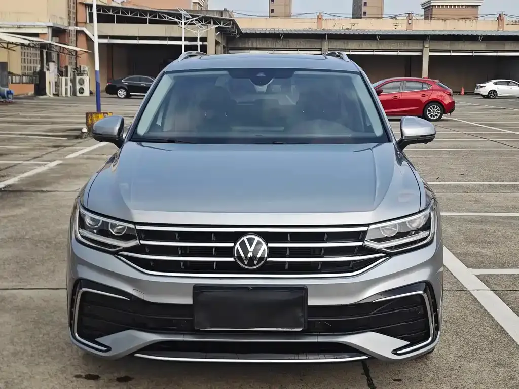 Volkswagen Tiguan L — фото 8