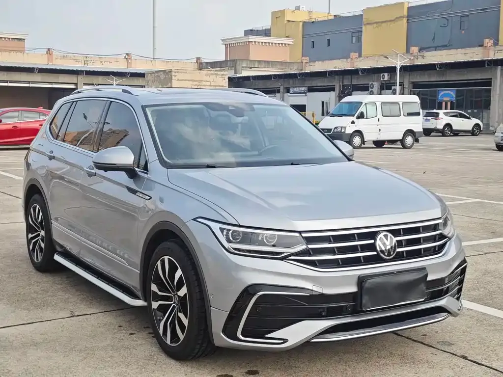 Volkswagen Tiguan L — фото 7