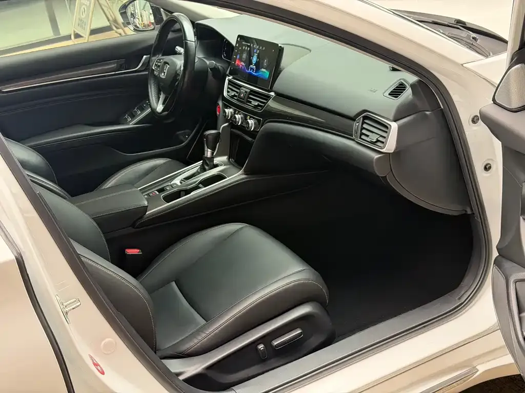 Honda Accord — фото 6