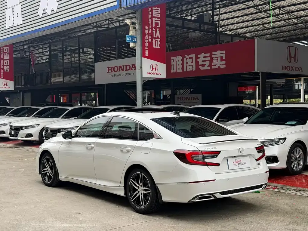 Honda Accord — фото 7