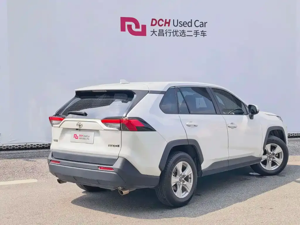 Toyota RAV4 — фото 8