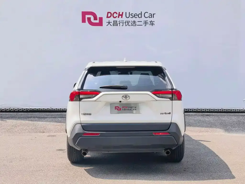 Toyota RAV4 — фото 7