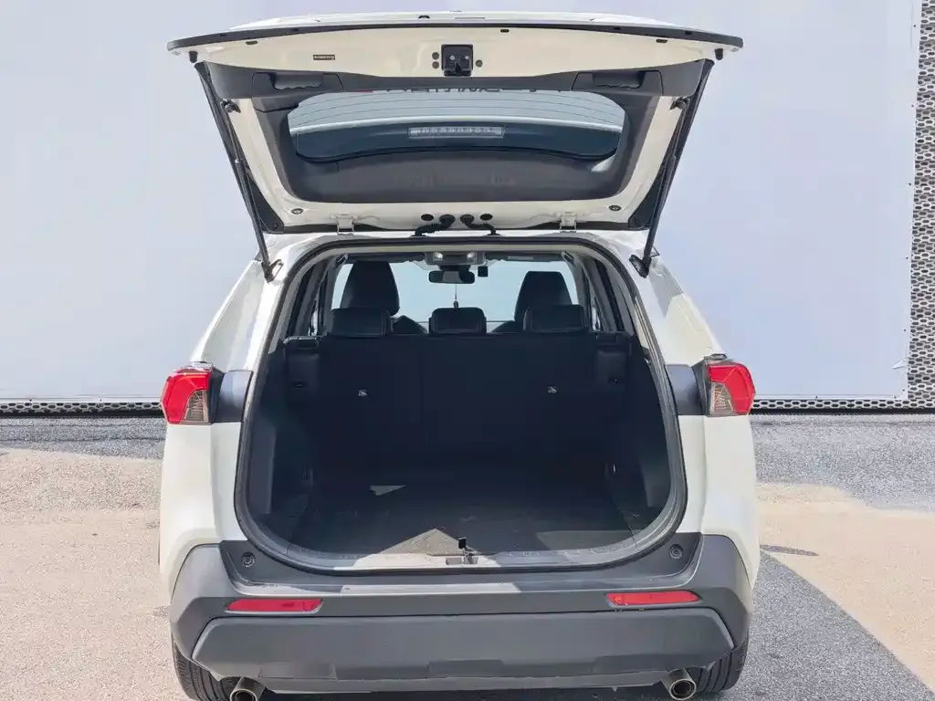 Toyota RAV4 — фото 4