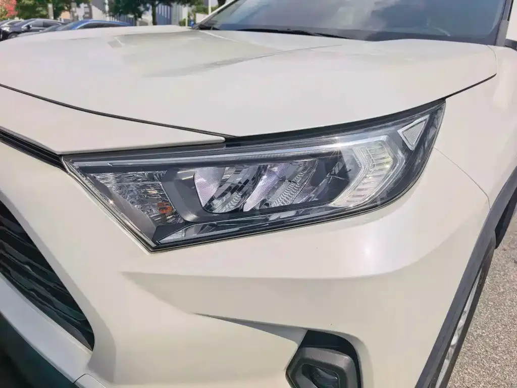 Toyota RAV4 — фото 6