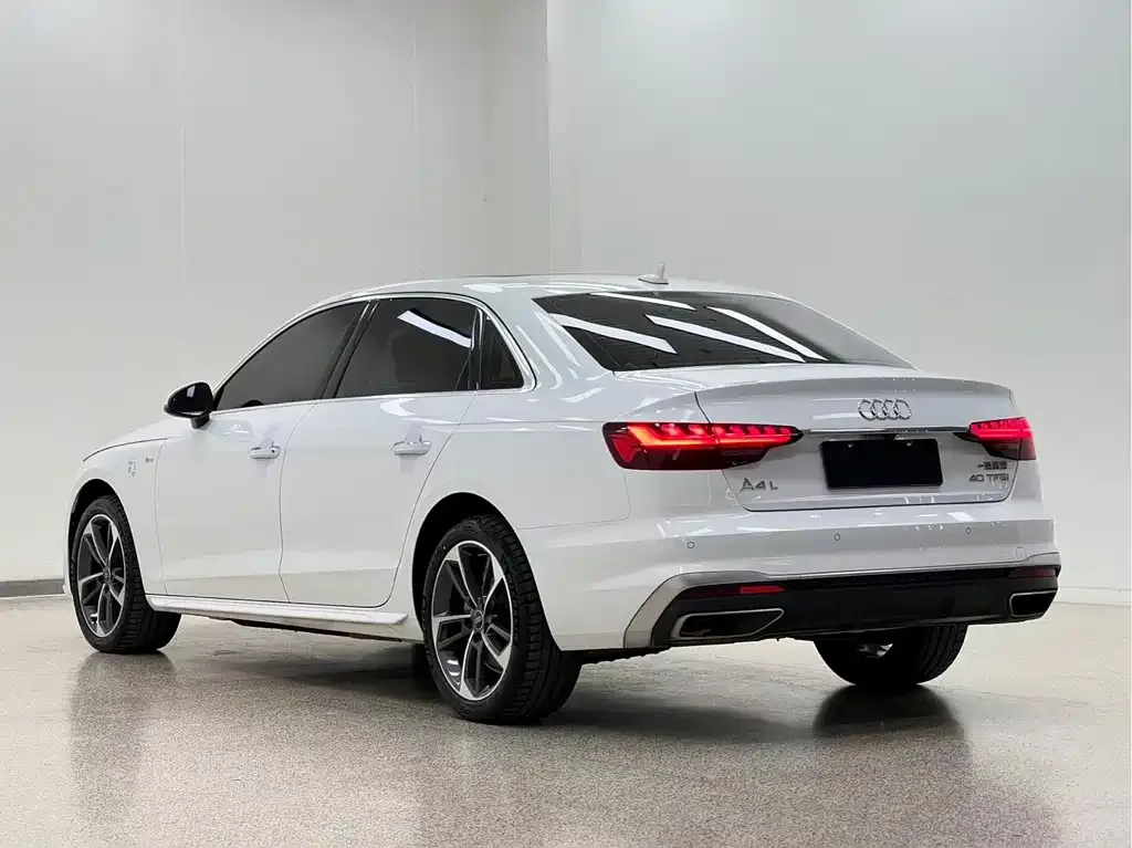 Audi A4L — фото 8
