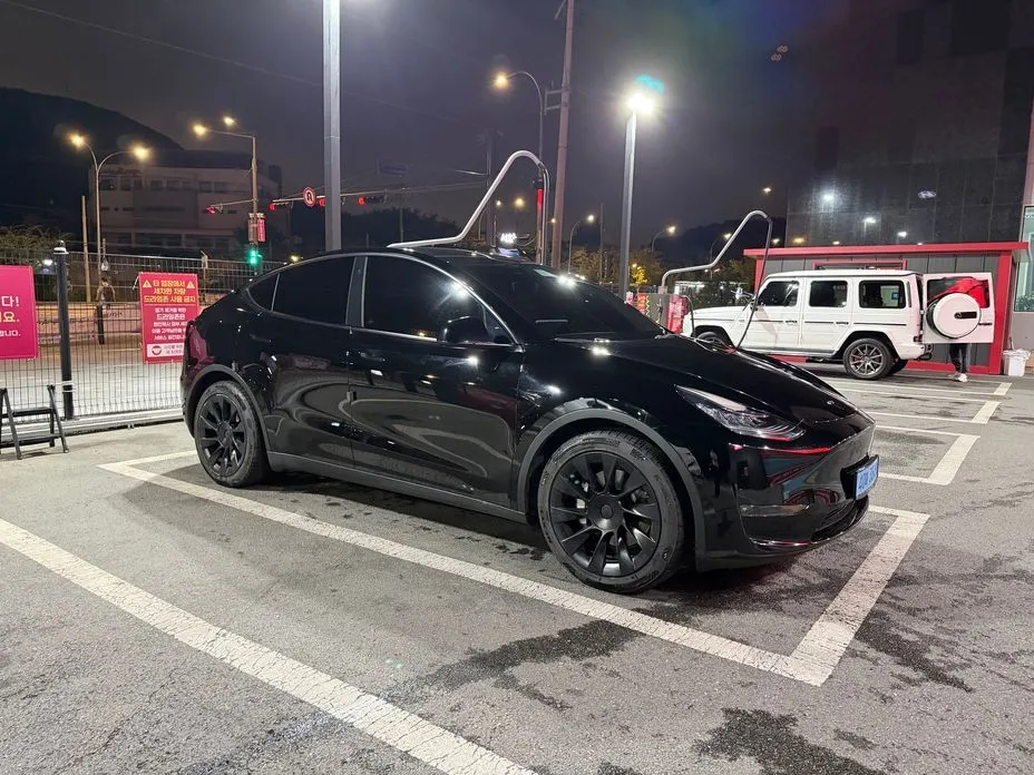 Tesla Model Y — фото 10