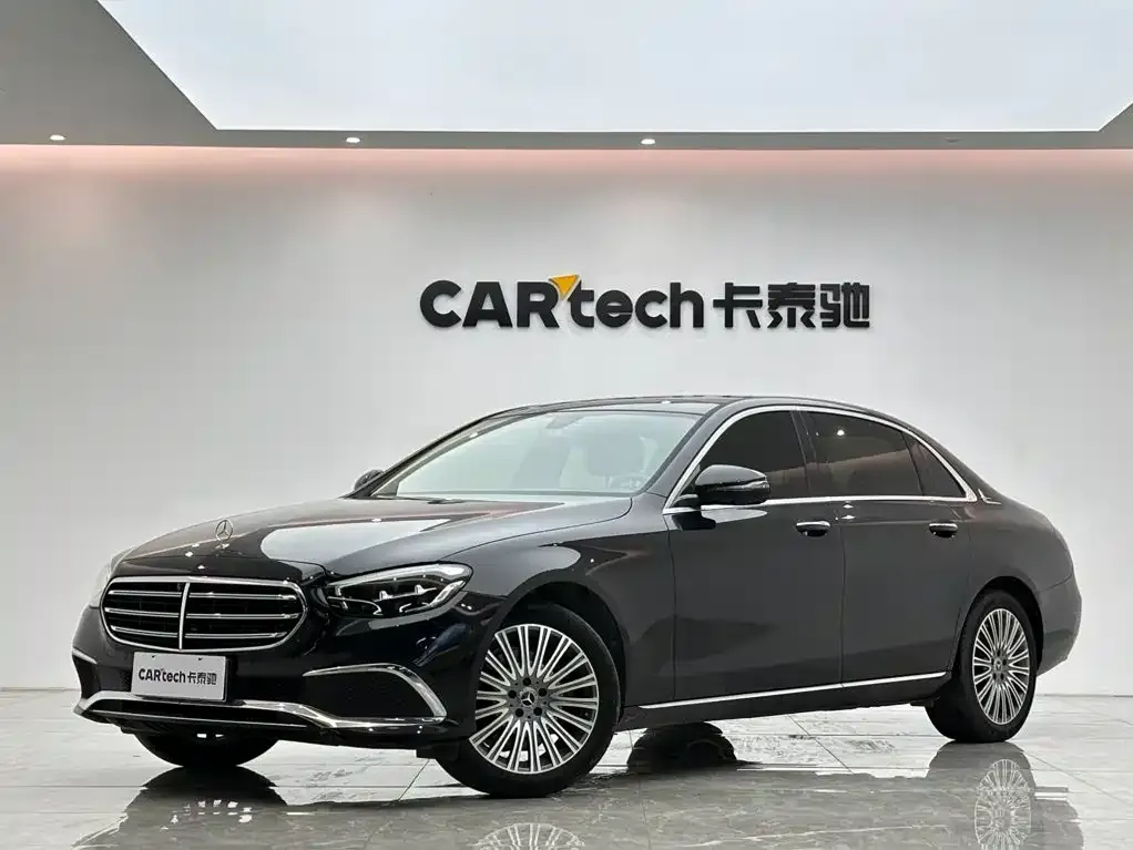 Mercedes-Benz E-Class — фото 1