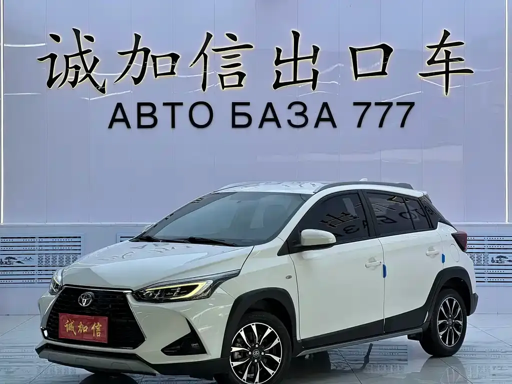 Toyota Yaris L — фото 1