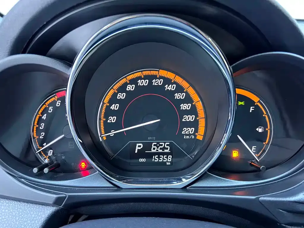 Toyota Yaris L — фото 8