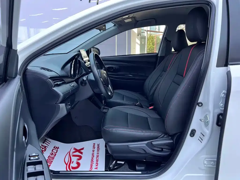 Toyota Yaris L — фото 3