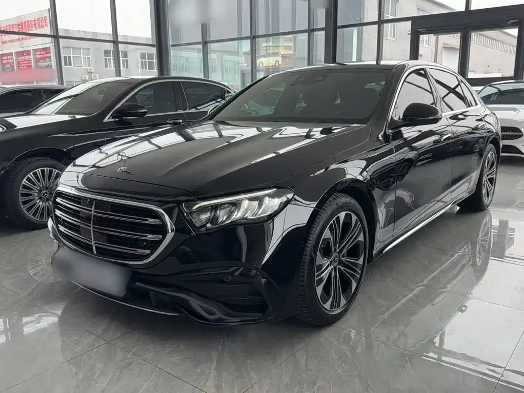 Mercedes-Benz E-Class — фото 1
