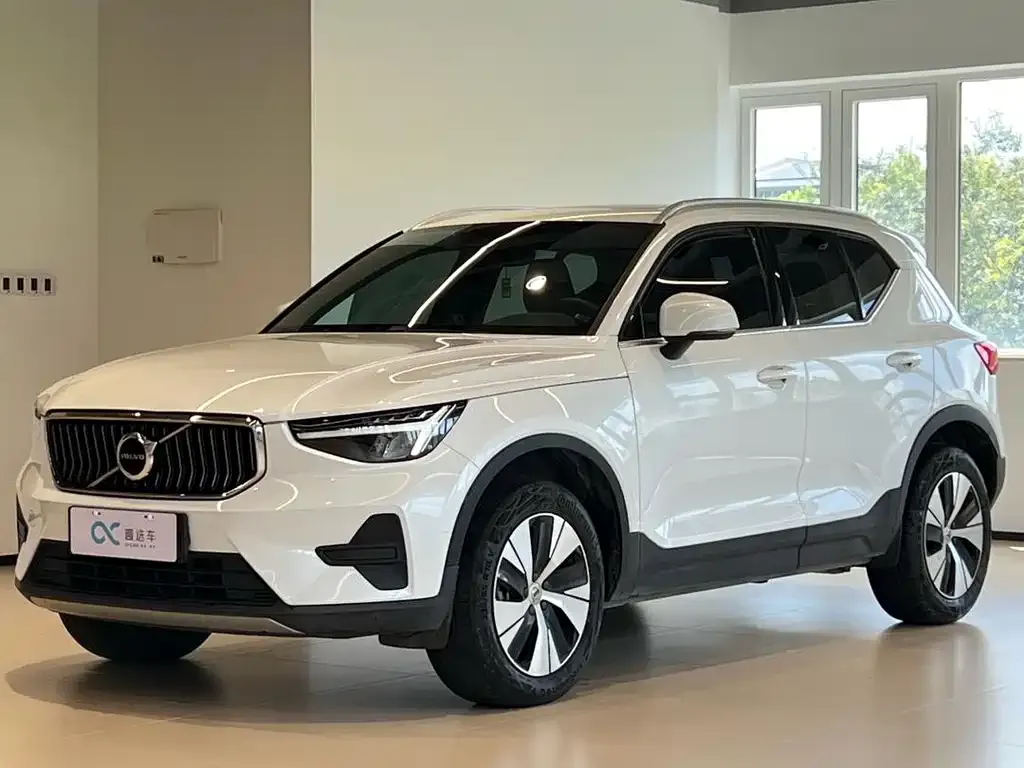 Volvo XC40 — фото 1