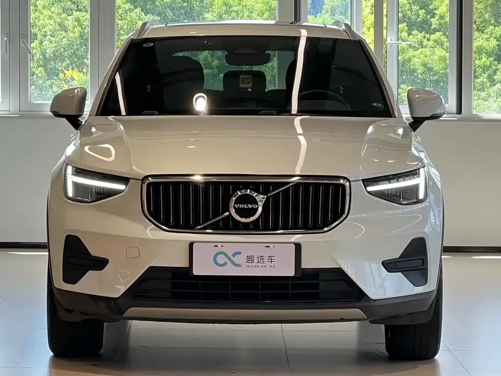Volvo XC40 — фото 9