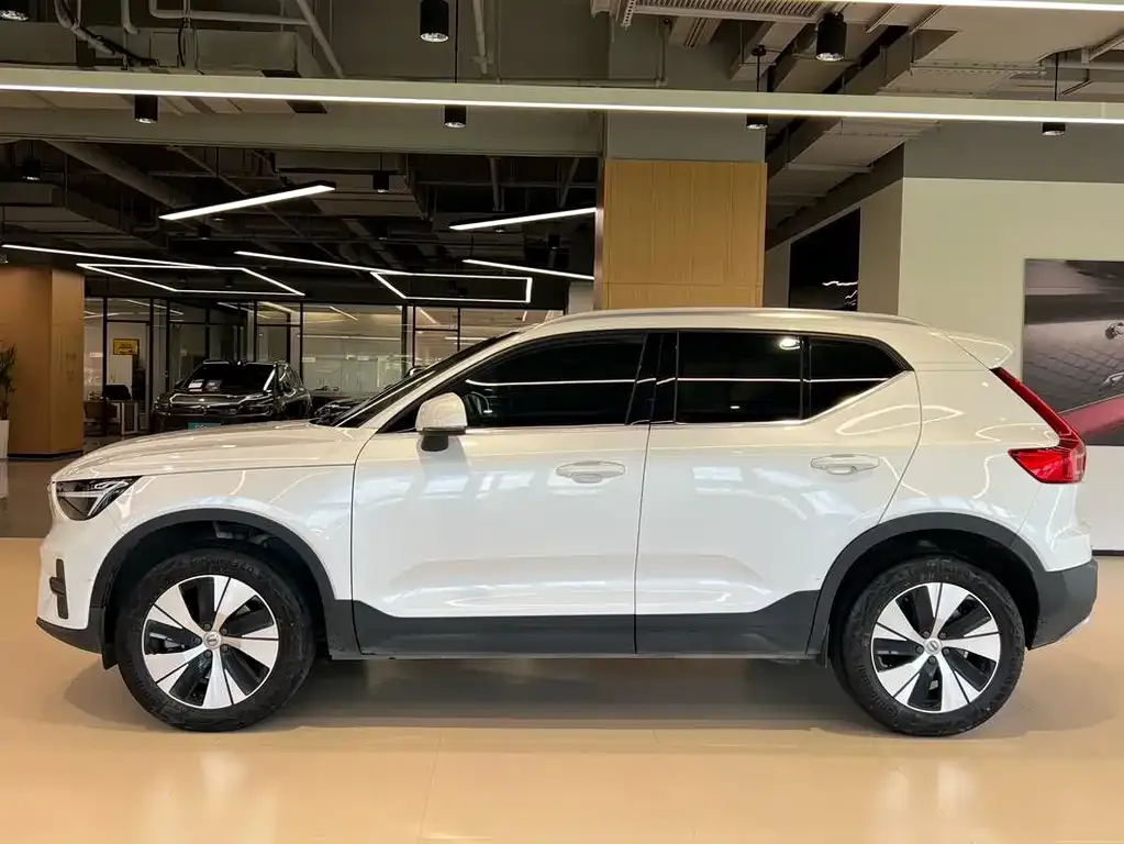 Volvo XC40 — фото 3
