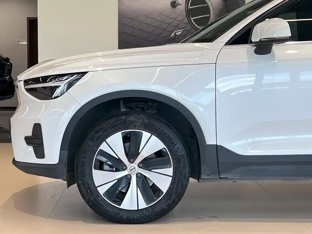Volvo XC40 — фото 5