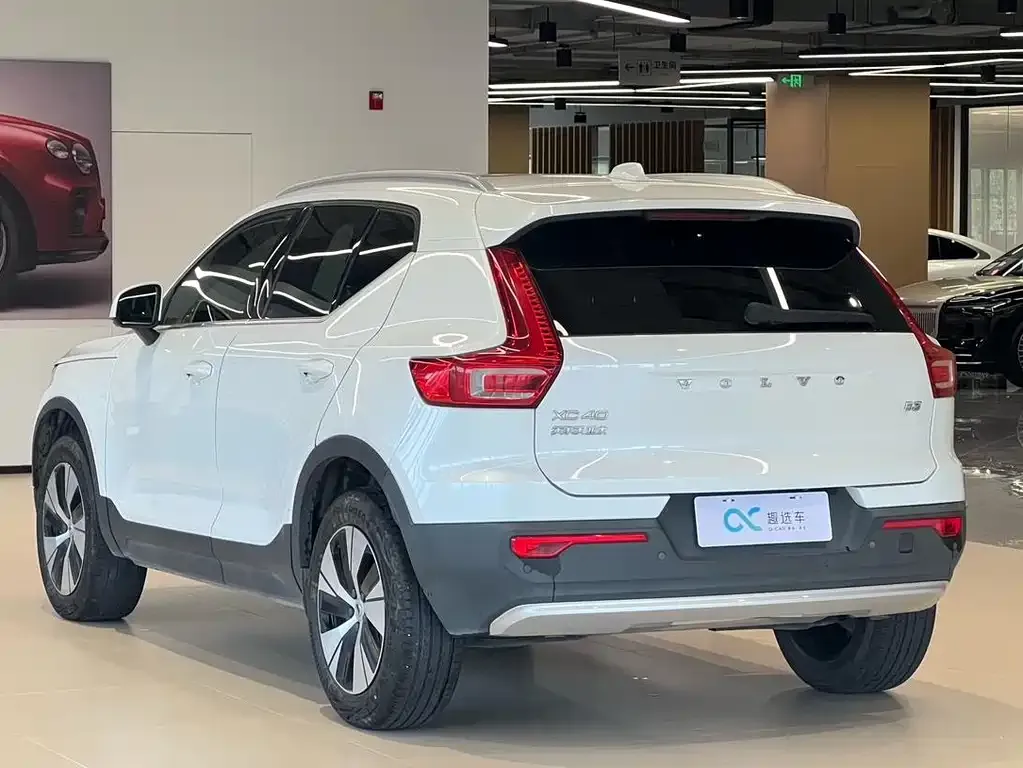 Volvo XC40 — фото 4