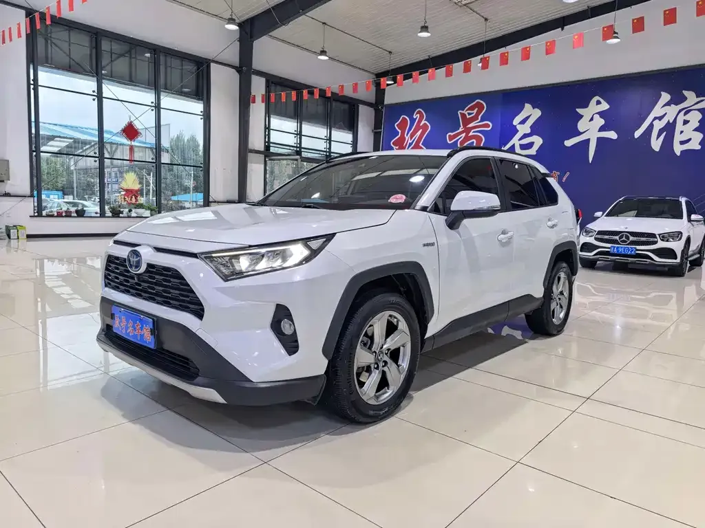 Toyota RAV4 — фото 8