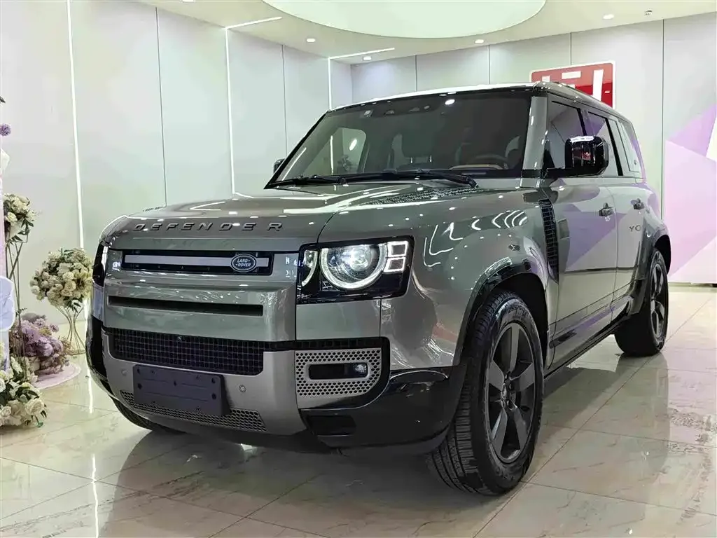Land Rover Defender — фото 1